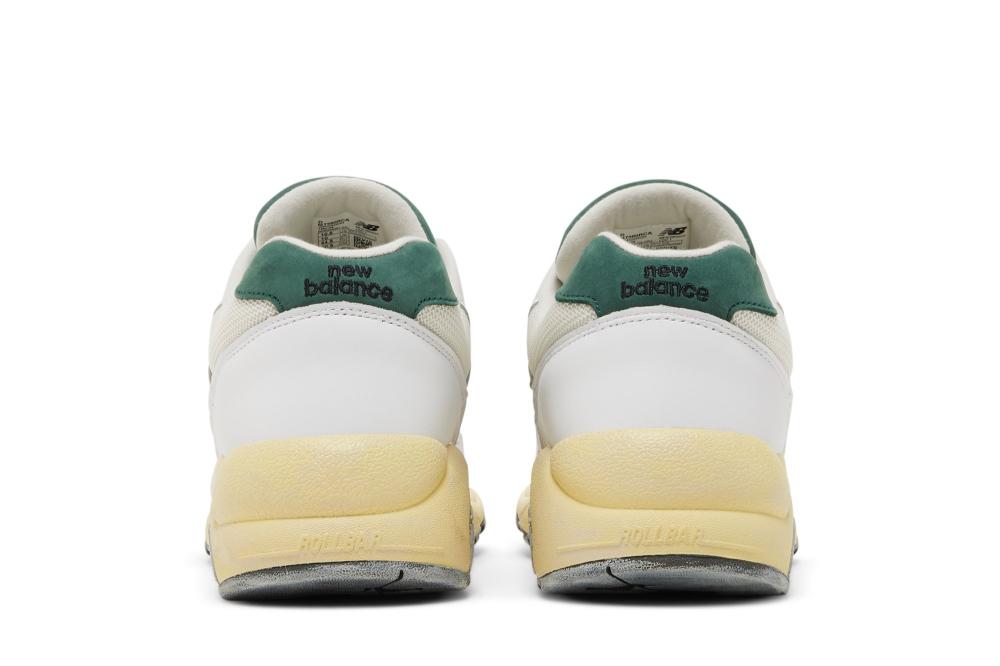 580 'White Nightwatch Green'