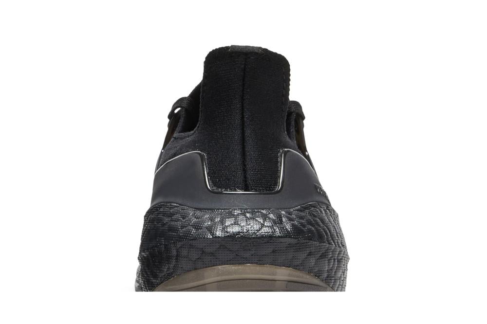 UltraBoost 22 'Triple Black'