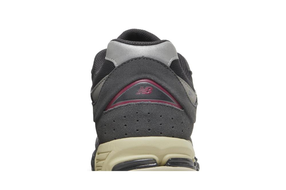 2002R 'Magnet Hi-Pink'