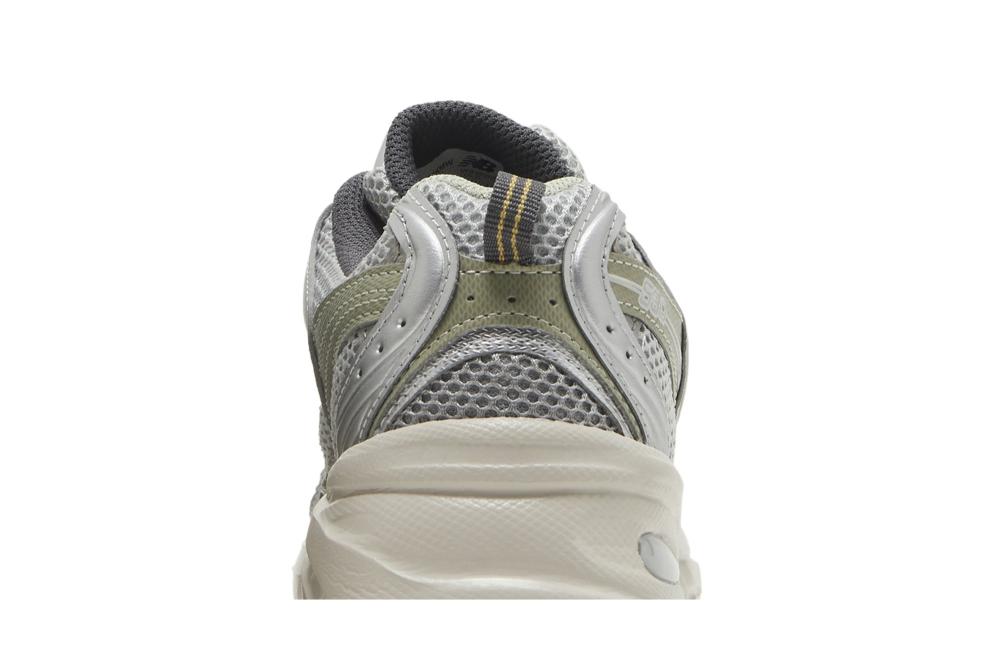 530 'Silver Khaki'