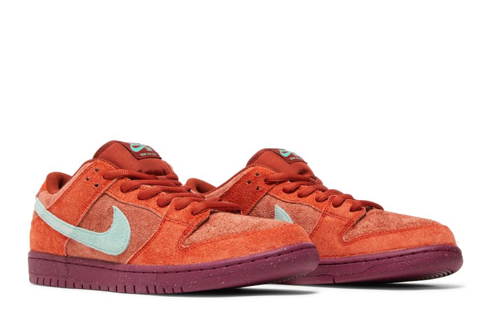 Dunk Low SB 'Mystic Red'