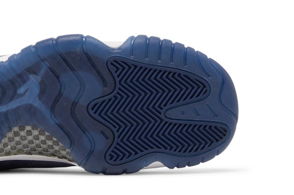 Wmns Air Jordan 11 Retro 'Midnight Navy Velvet'