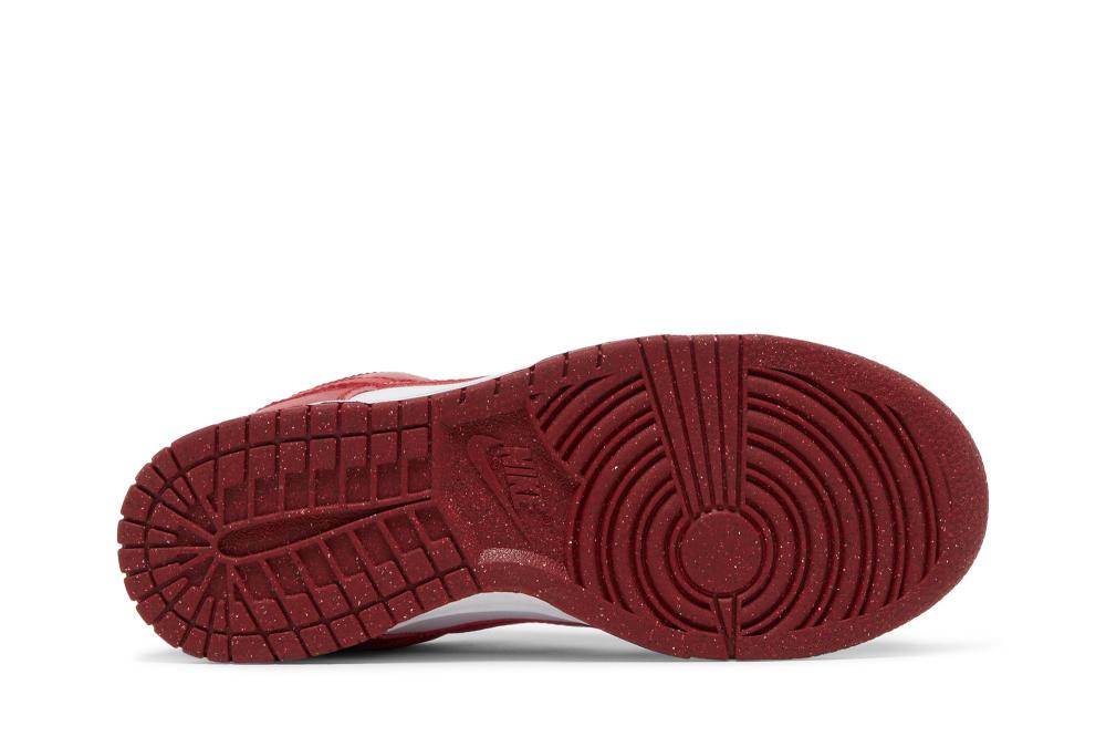 Wmns Dunk Low Next Nature 'Gym Red'
