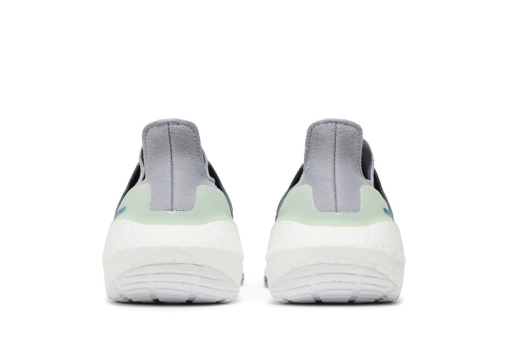 UltraBoost 22 'Halo Silver'