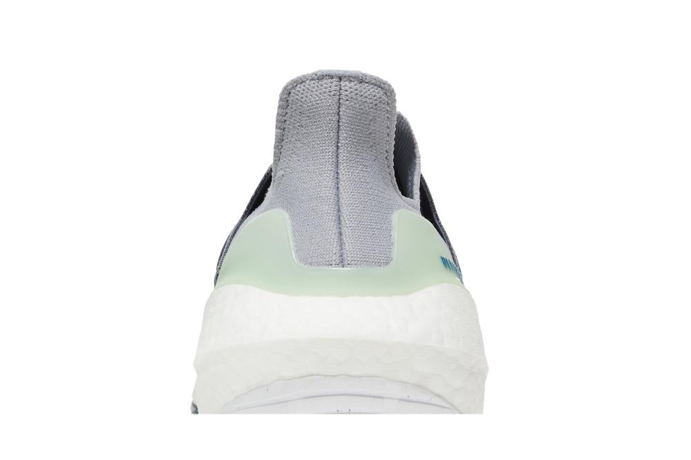 UltraBoost 22 'Halo Silver'