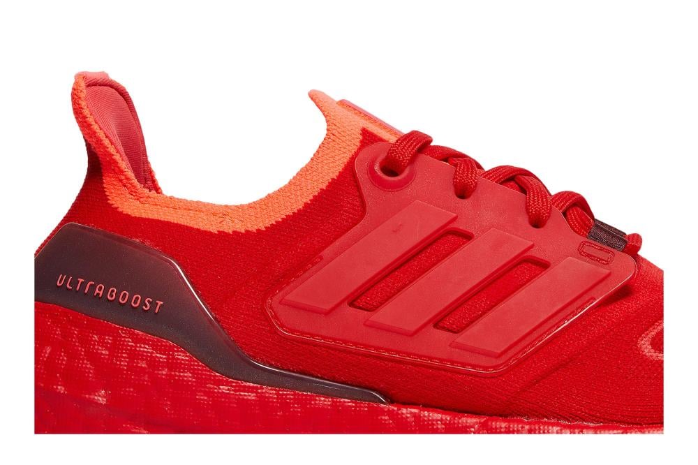 UltraBoost 22 'Vivid Red'