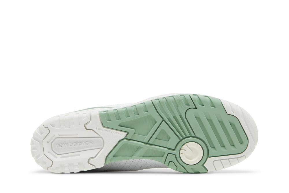 550 'White Mint Green'