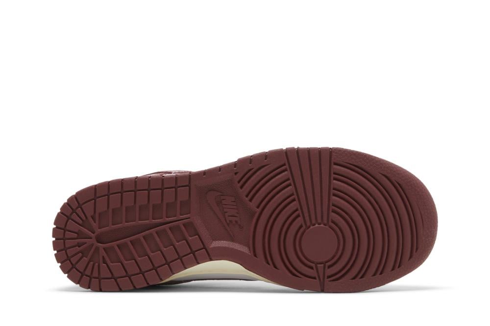 Wmns Dunk Low Premium 'Vintage Red'
