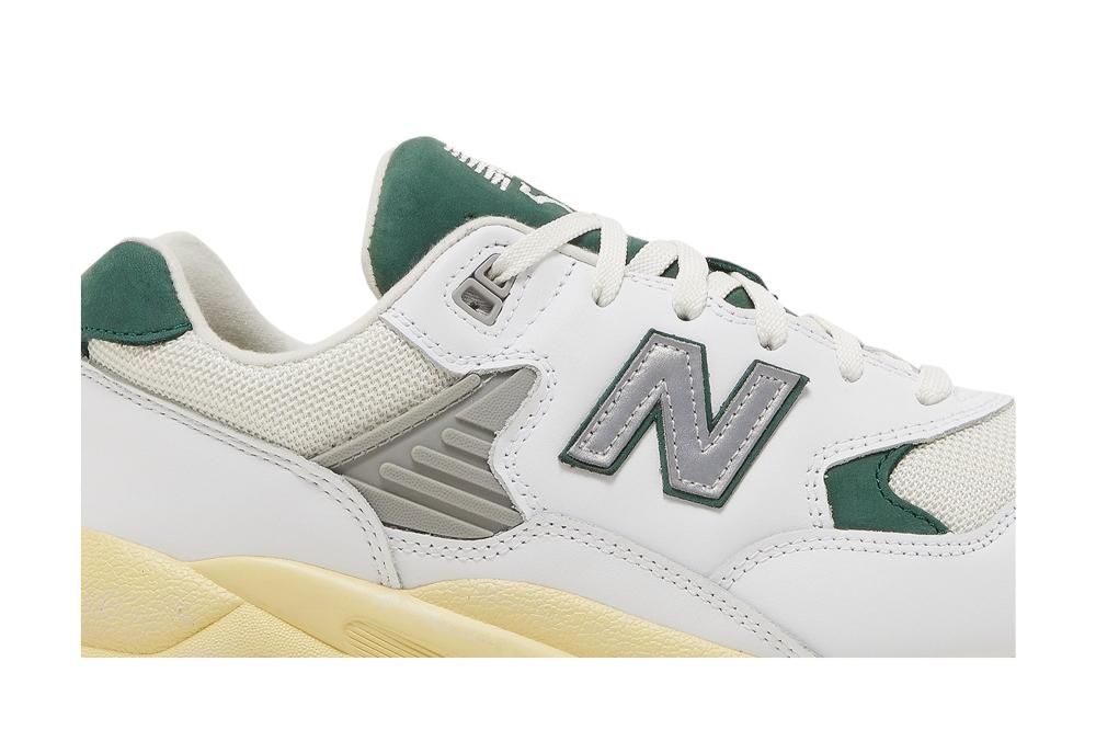 580 'White Nightwatch Green'