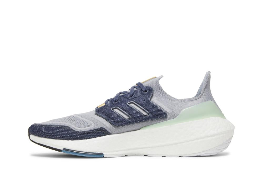 UltraBoost 22 'Halo Silver'