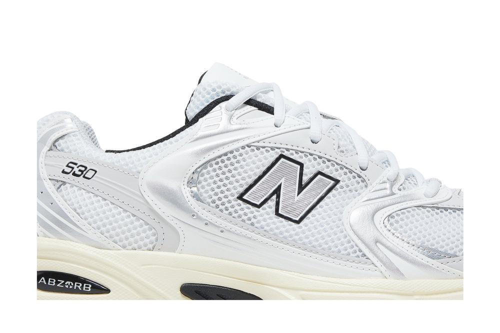 530 'White Metallic Silver'