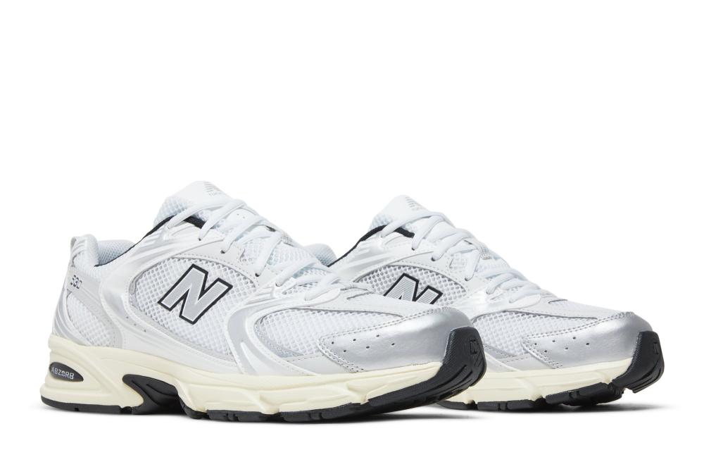 530 'White Metallic Silver'