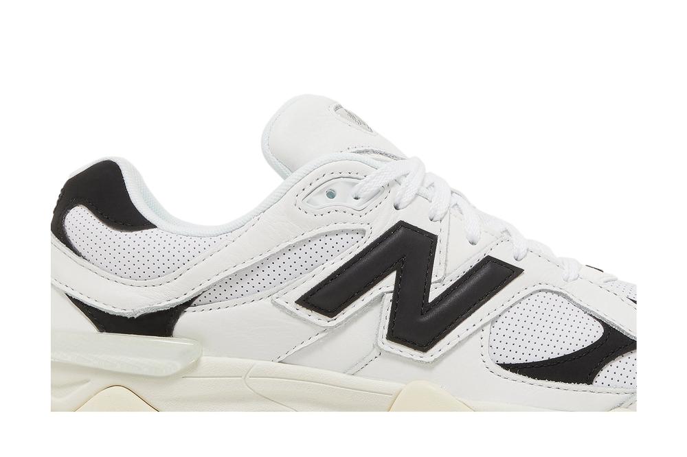 9060 'White Black'
