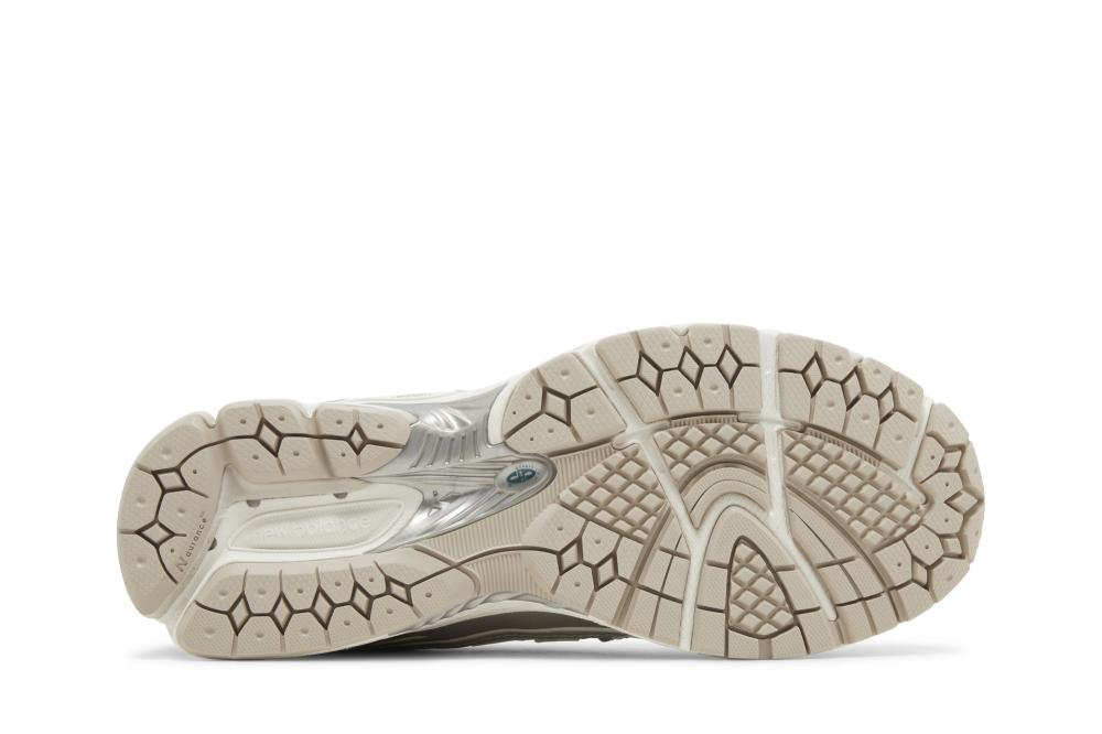 1906R 'Silver Metallic Cream'