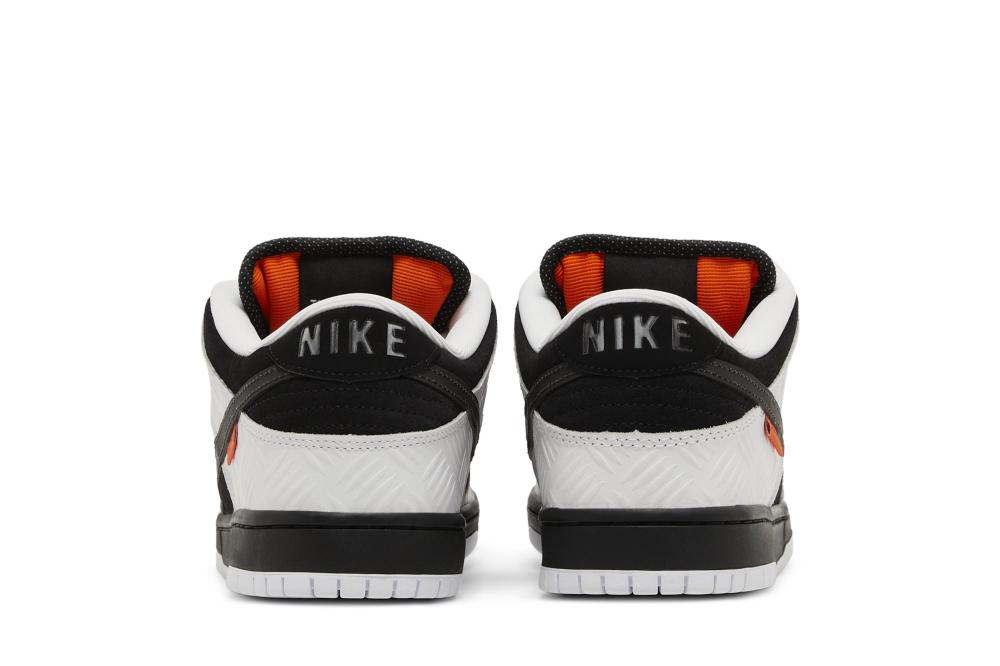 TIGHTBOOTH x Dunk Low SB