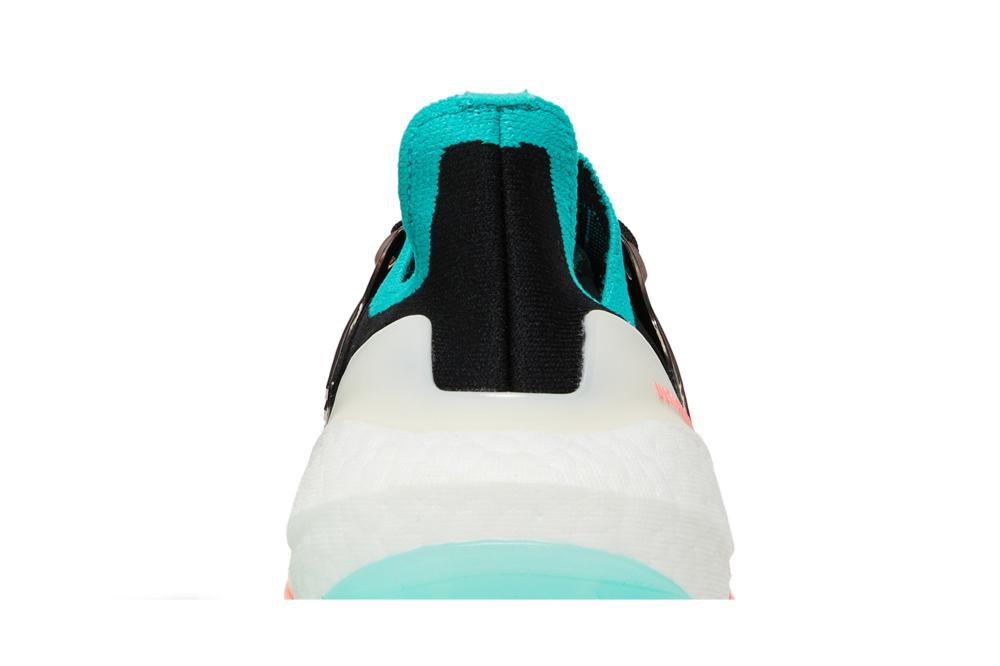 UltraBoost 22 'Black Turbo Mint'