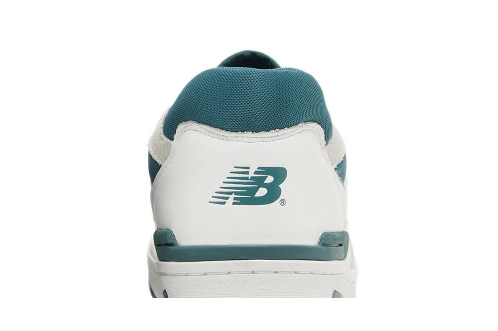 550 'White Vintage Teal'