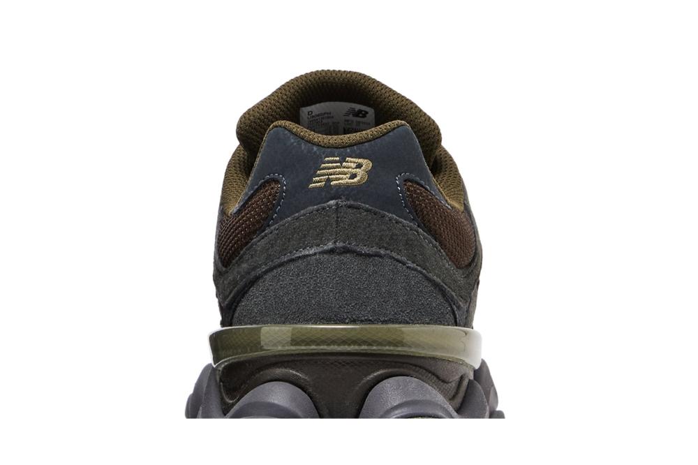9060 'Blacktop Dark Moss'