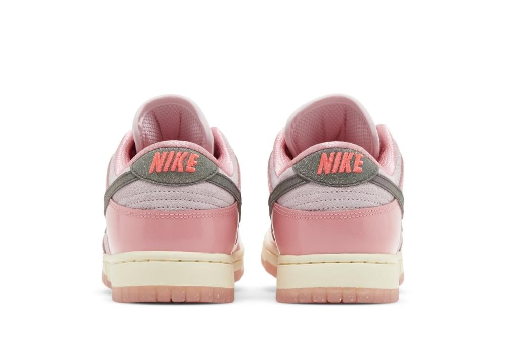 Wmns Dunk Low LX 'Barbie'